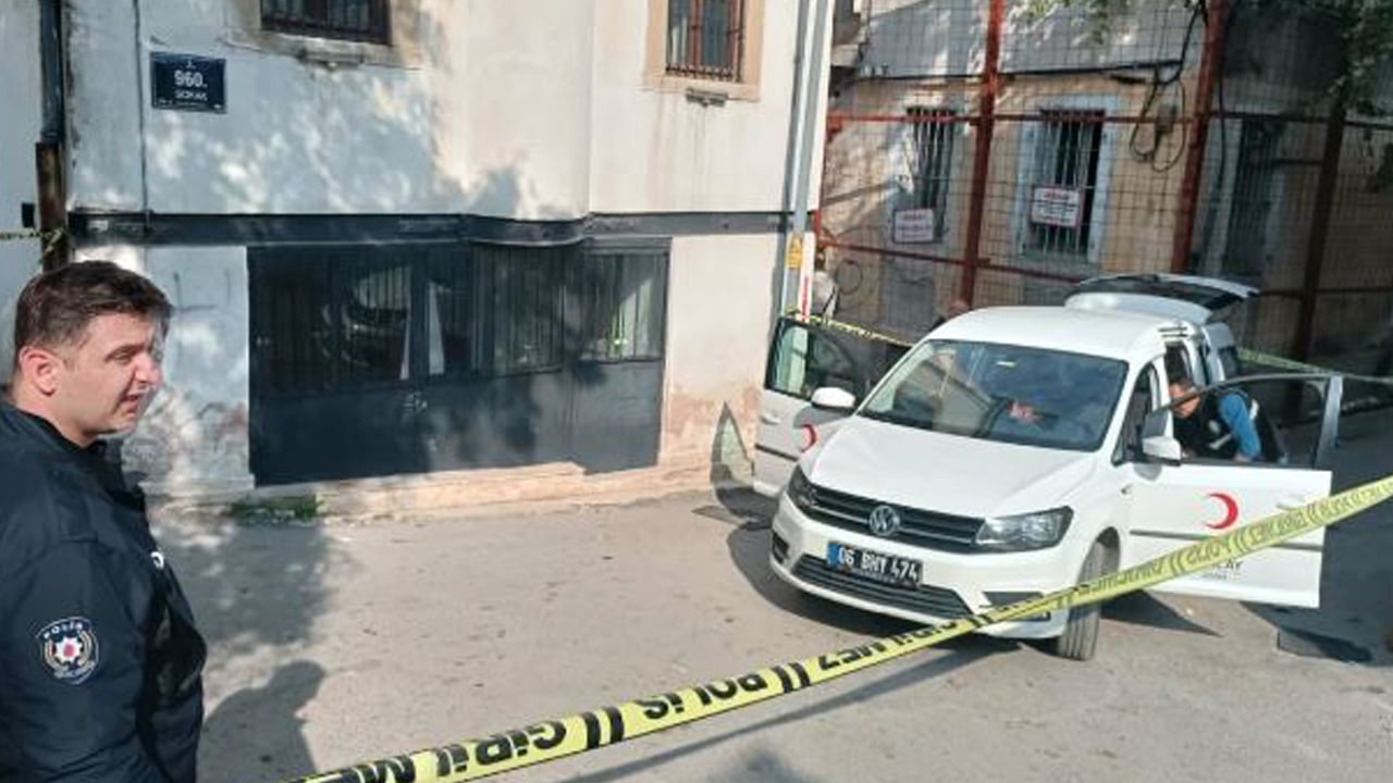 İhtiyaç sahiplerinin evlerine yemek dağıtan Kızılay çalışanı İzmir'de silahlı saldırıya uğradı