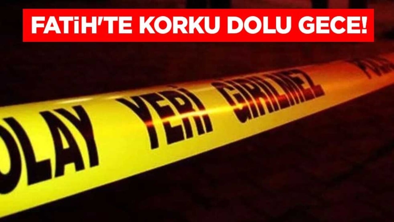 İstanbul'da korku dolu gece! Fatih'te 4 katlı binanın çatısı kısmen çöktü