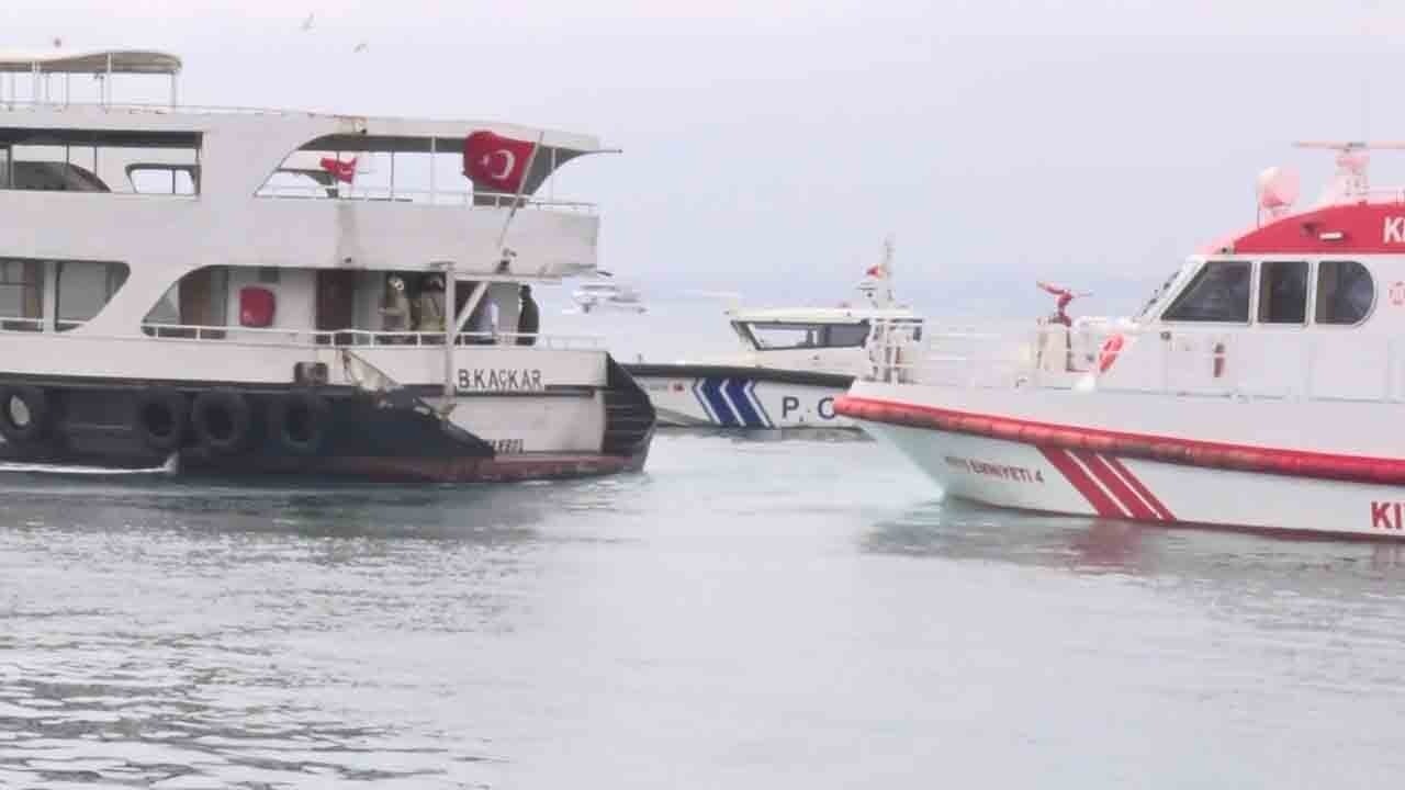 Kadıköy’de yolcu teknesinde yangın: Alevler büyümeden söndürüldü