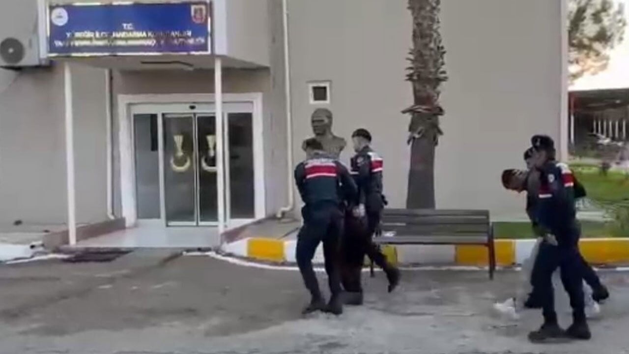 Kapısını kırıp girdikleri Kur’an Kursu’ndaki Kur'an-ı Kerim'leri yırtan 2 alçak tutuklandı