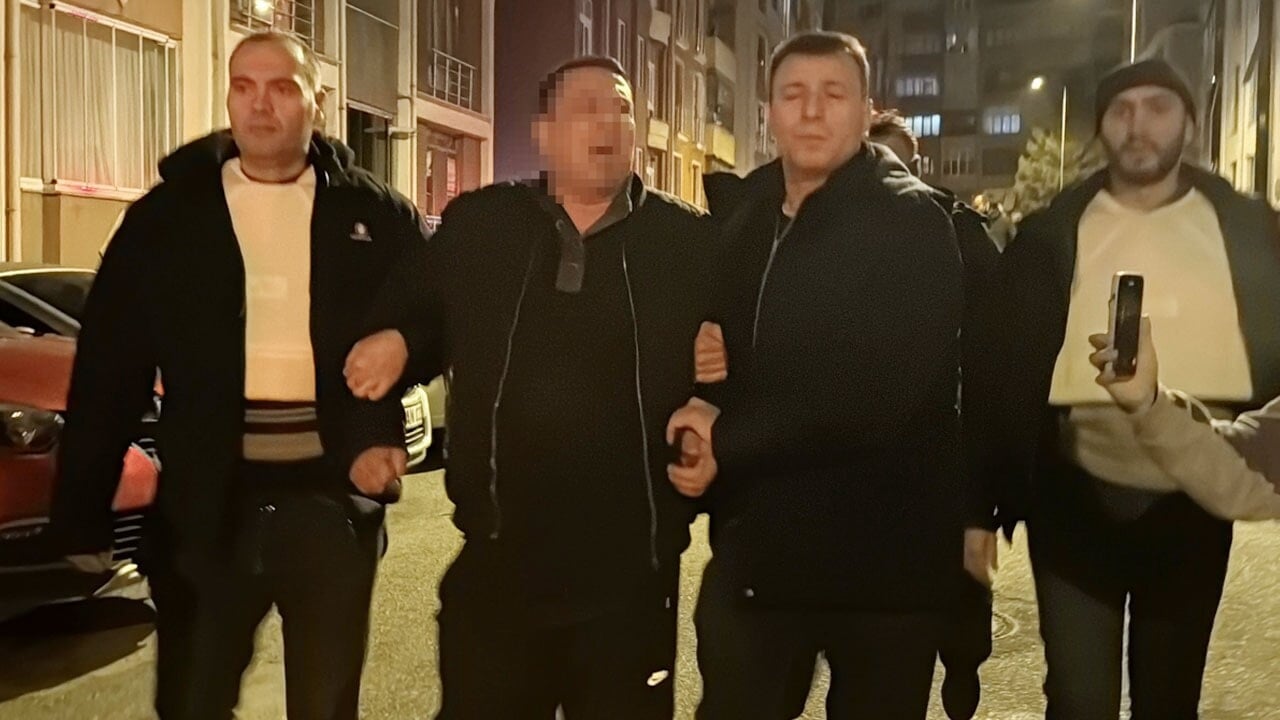 Kapıya dayanan kızının sevgilisini ayaklarından vurdu