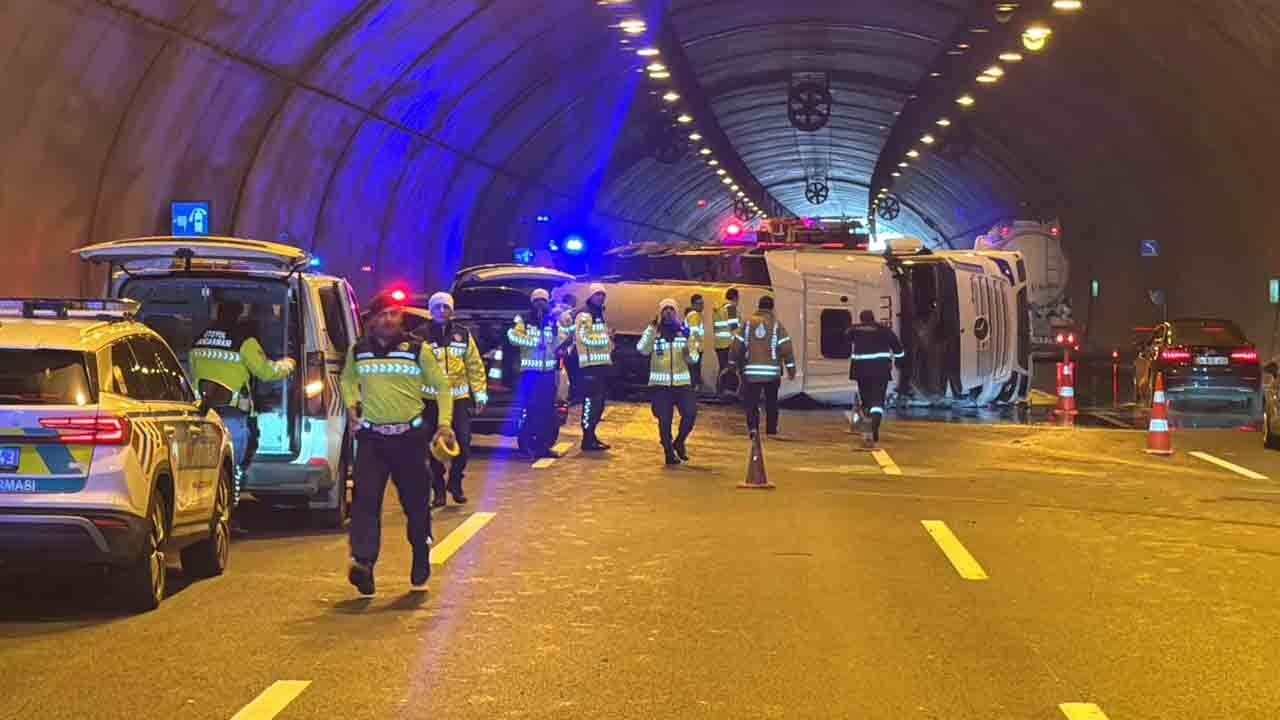 Kuzey Marmara Otoyolu Çatalca’da tanker devrildi