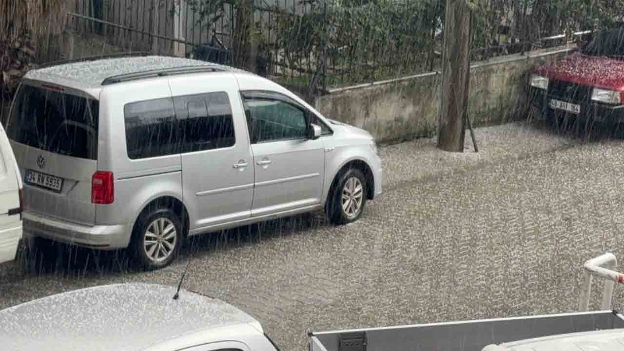 Marmaris beyaza büründü: Ani dolu yağışı ilçeyi kısa sürede kara teslim etti