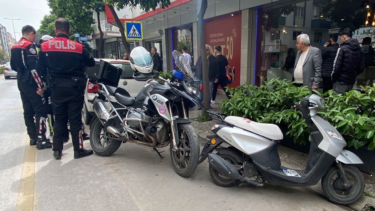 Motoruyla kaldırımdan kaçtı 500 bin lirasından oldu