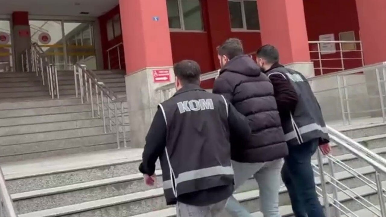 Müebbet hapisle aranan firari darbeci saklandığı ininde enselendi