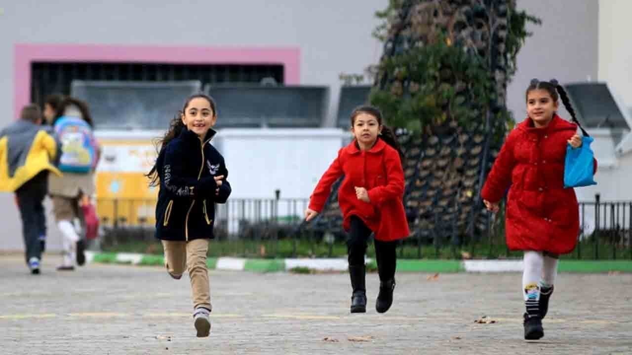 Okullarda ikinci dönem başladı: Ara tatil ne zaman merak konusu