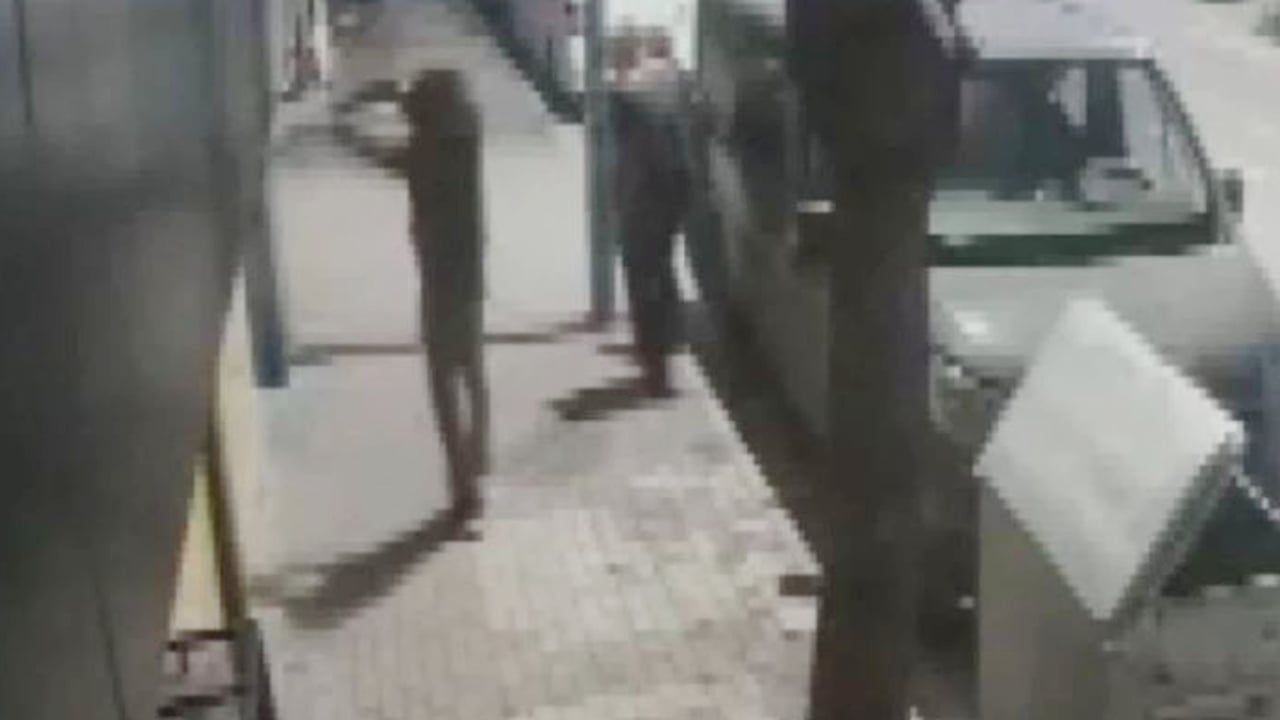 Selam verdi, müsaade isteyip dükkanı kurşunladı