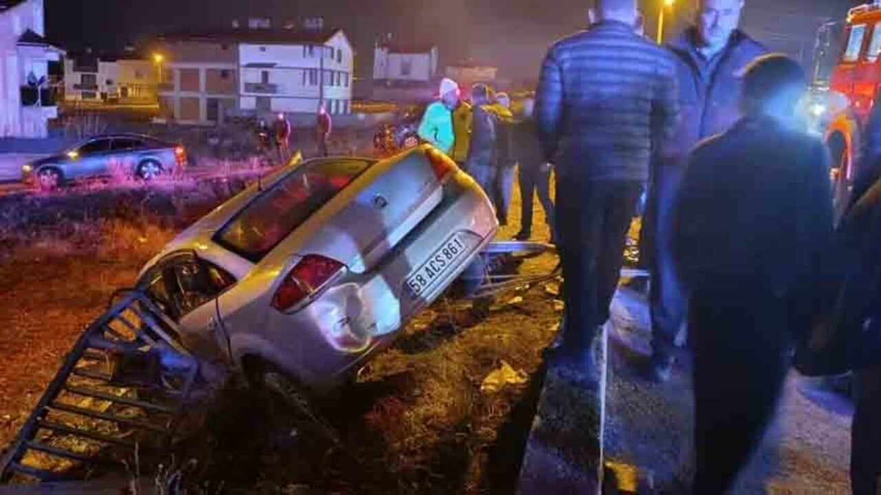 Sivas’ta bariyer faciası: biri ağır 2 yaralı