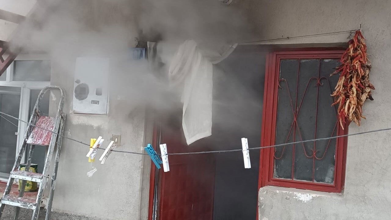 Soba yatağı yaktı, uyuyan çiftten biri öldü diğeri yaşam savaşı veriyor!