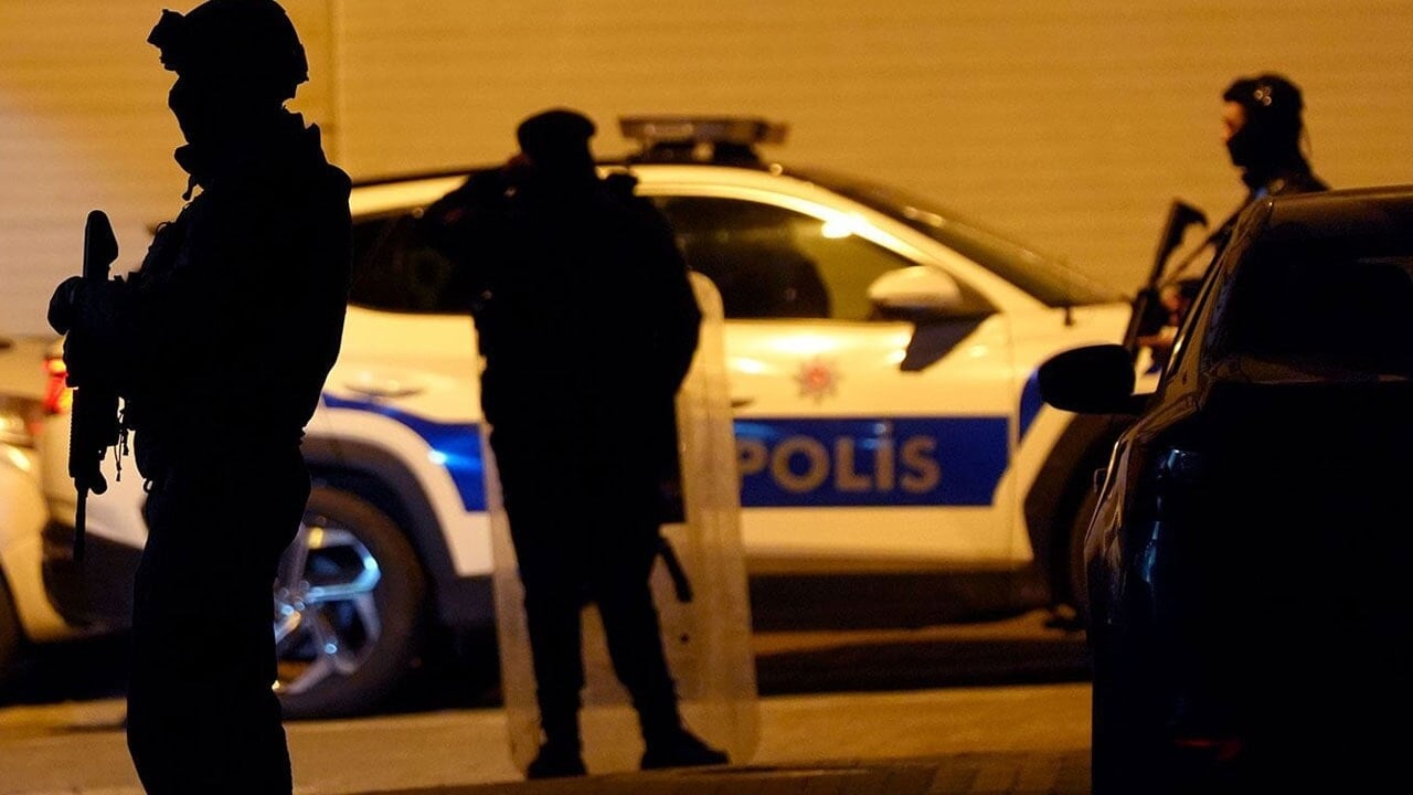 Sokak ortasında dehşet: Kız kardeşinin yanında gördüğü genci öldürdü