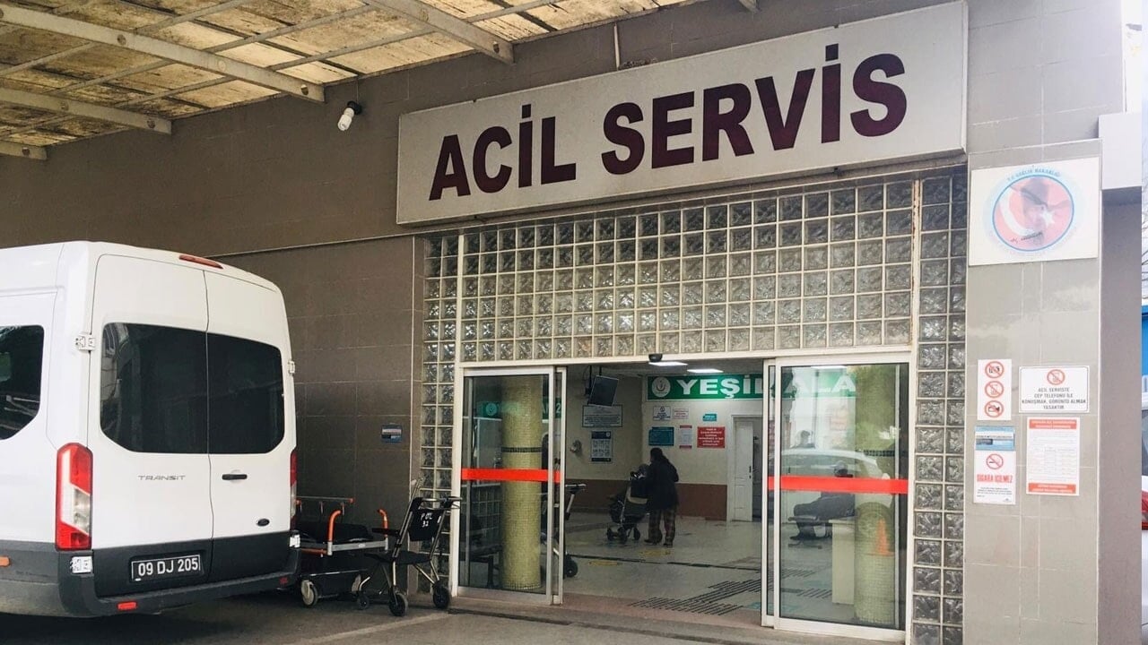 Tedavi için elleri kelepçeli halde hastaneye getirildi, güvenlik güçlerini atlatıp firar etti