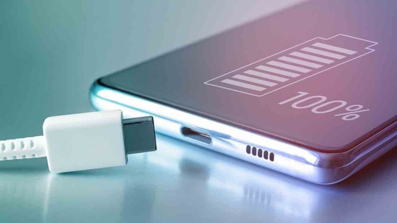 Telefonlar yeniden açılabilir oluyor: AB’den teknoloji devlerine zorunlu değişim