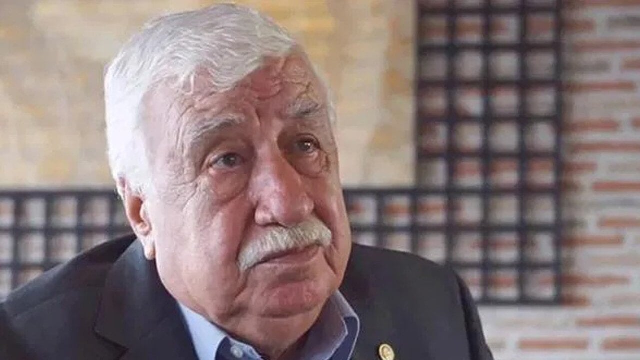 Türk tiyatrosunun duayeni Ahmet Gülhan hayatını kaybetti