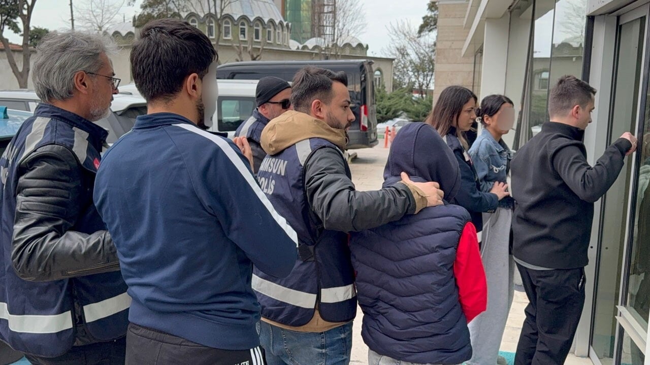 Uyuşturucu evinde alıkonulan 16 yaşındaki kız çocuğu attığı mesajla kurtarıldı: 4 gözaltı