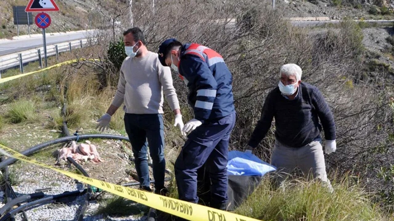 Yol kenarında cesedi bulunan kadının eşi gözaltında!