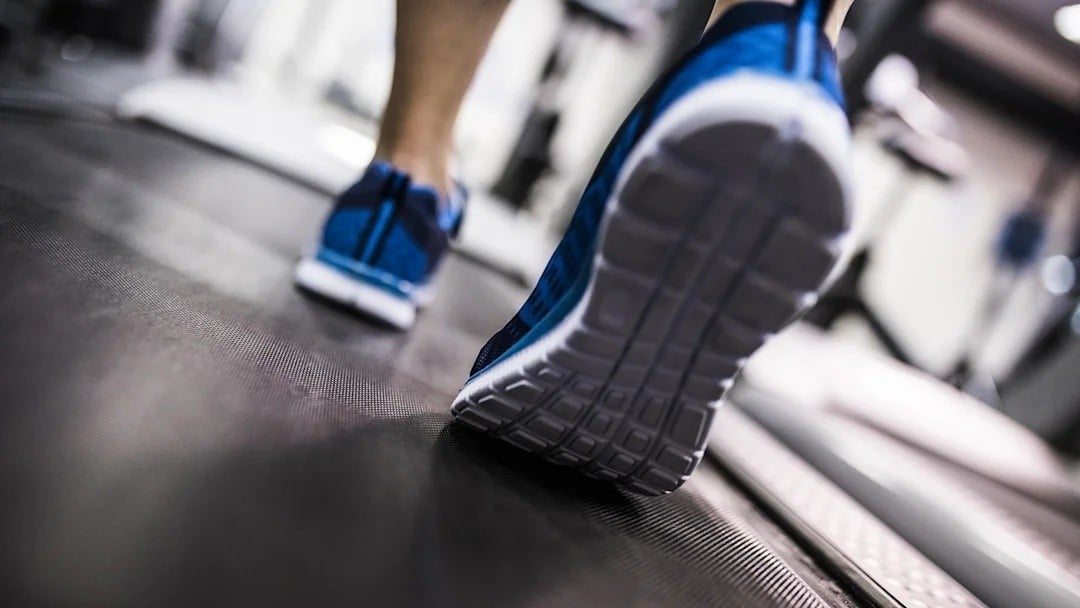 10 dakikalık egzersiz bile kanseri sarsıyor: Binlerce geni değiştiren etki keşfedildi