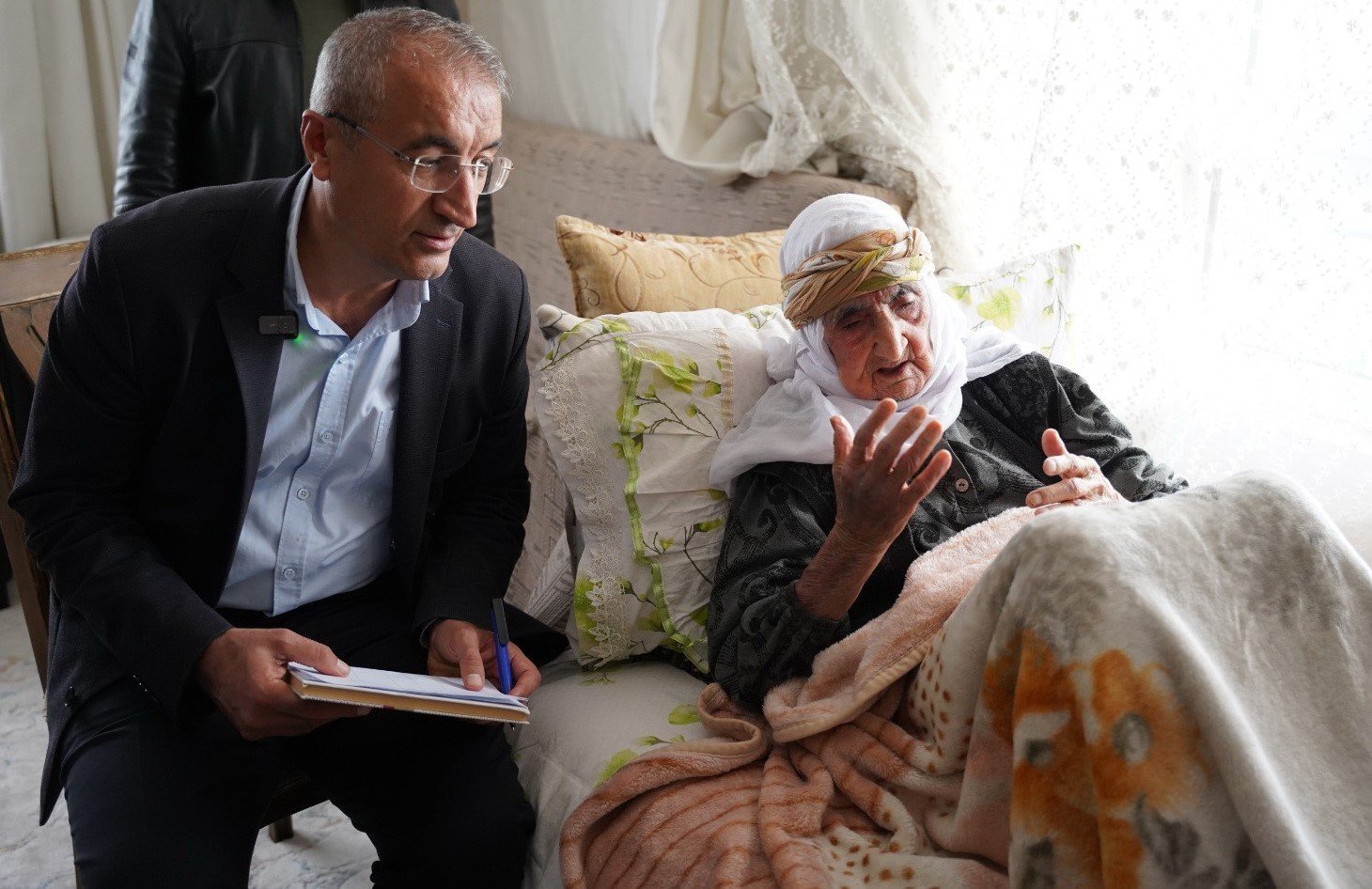 105 yaşındaki Hanım Orman AK Parti saflarına katıldı