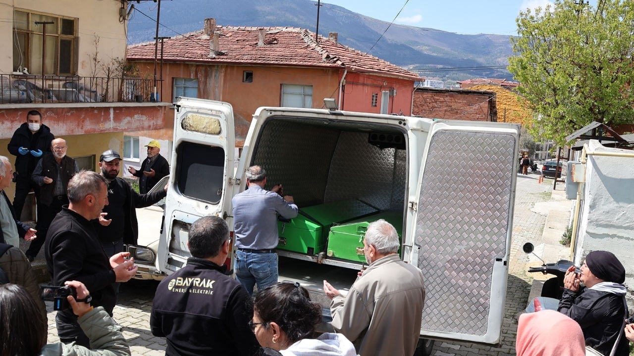 11 yıl arayla aynı ateş yine o eve düştü! Baba ve oğlu hayatını kaybetti