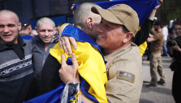 2022 yılından beri esir tutulmuşlardı! 350 asker serbest bırakıldı