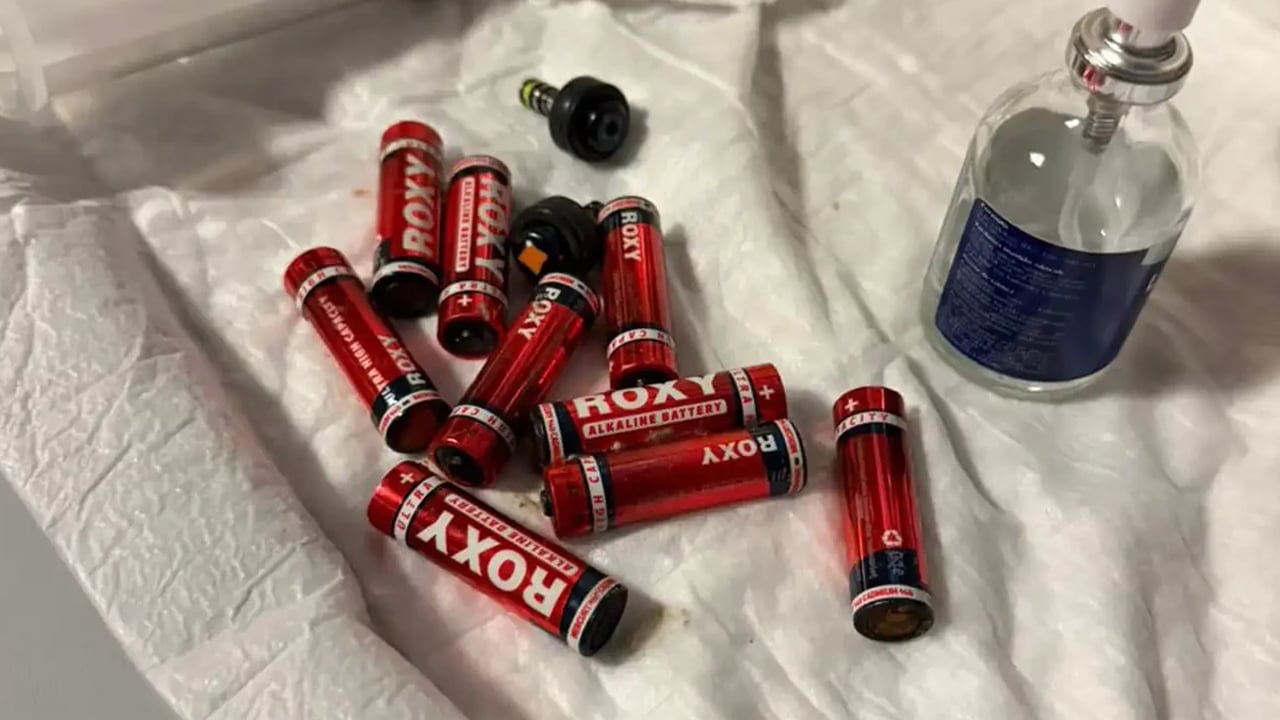 22 yaşındaki genç 9 kalem pil yuttu!