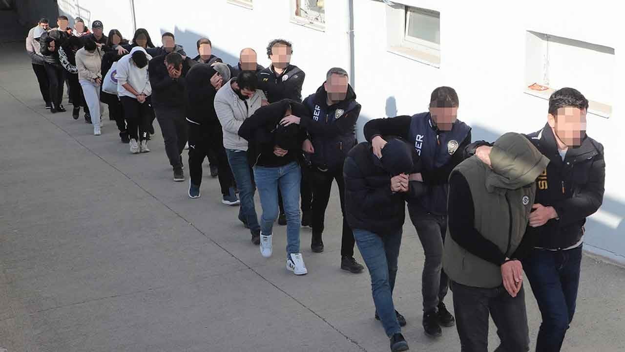 25 ilde şafak baskını! Zehir tacirlerine sanal darbe