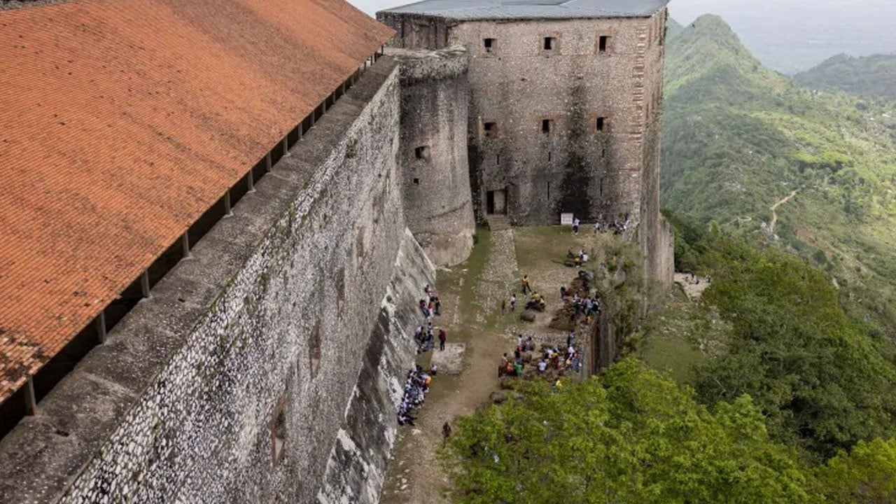 30 kişi hayatını kaybetti! Tarihi kalede izdiham yaşandı