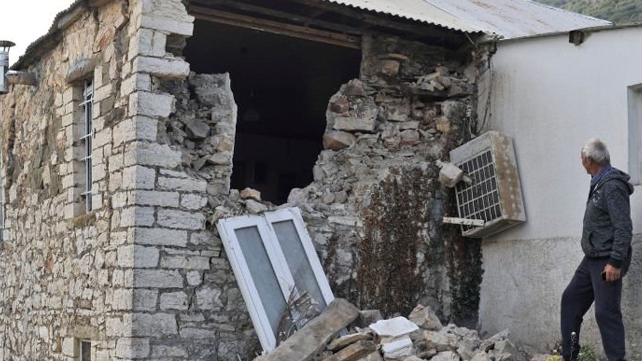 5,3’lük deprem Yunanistan'ı vurdu! Hasar beklenenden büyük