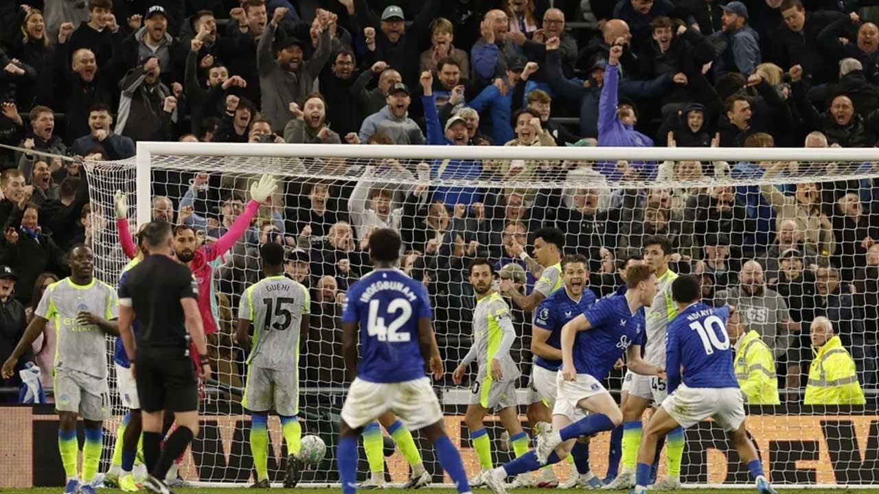 6 gollü maçta gülen taraf Manchester City oldu