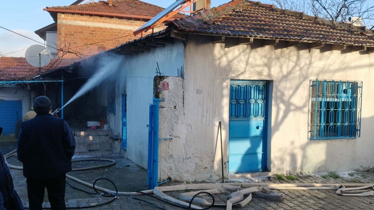 87 yaşındaki engelli adam alevler arasında can verdi!