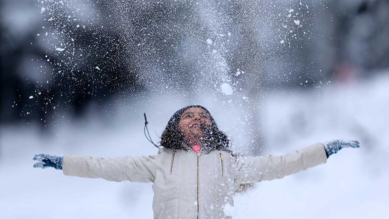 Adana'nın Tufanbeyli ilçesinde eğitime kar nedeniyle ara verildi