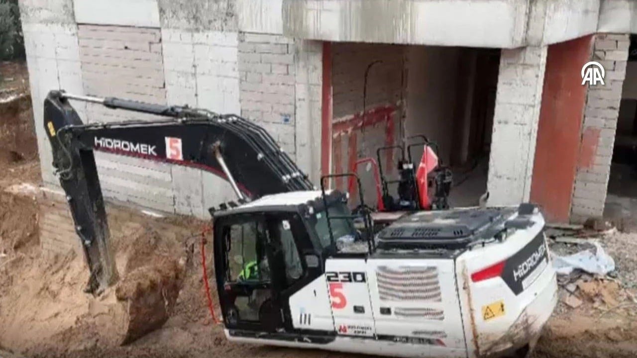 Adıyaman'da iş makinasıyla duvar arasında sıkışan işçi öldü