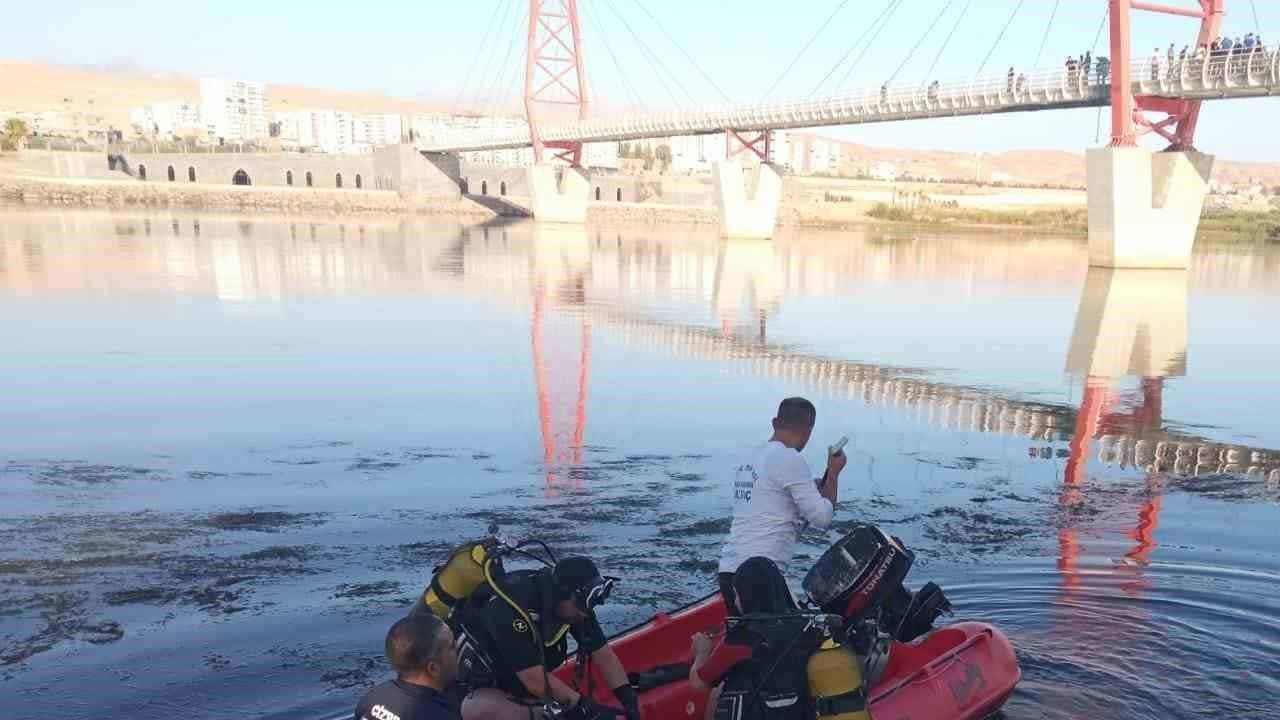 Ağrı’da köprü altında dakikalarla yarışıldı! Ekiplerin mücadelesi can kaybını önledi!