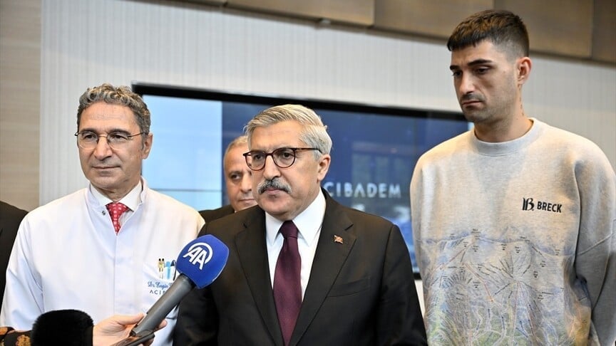 AK Parti’den sanatçı İbrahim Tatlıses'e hastanede ziyaret