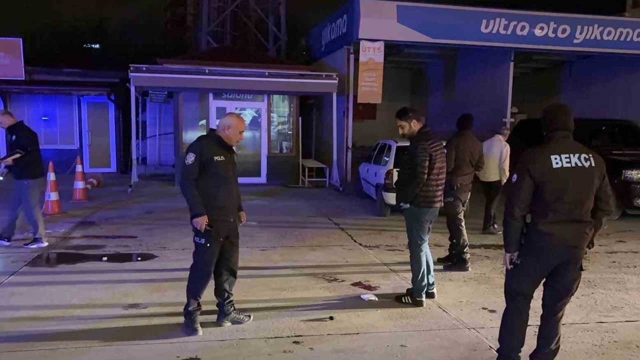 Akaryakıt istasyonun da bıçaklı kavga! 1 ölü, 2 yaralı