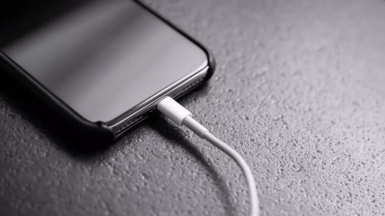Akıllı telefonları şarj ederken yapılan o büyük hata!