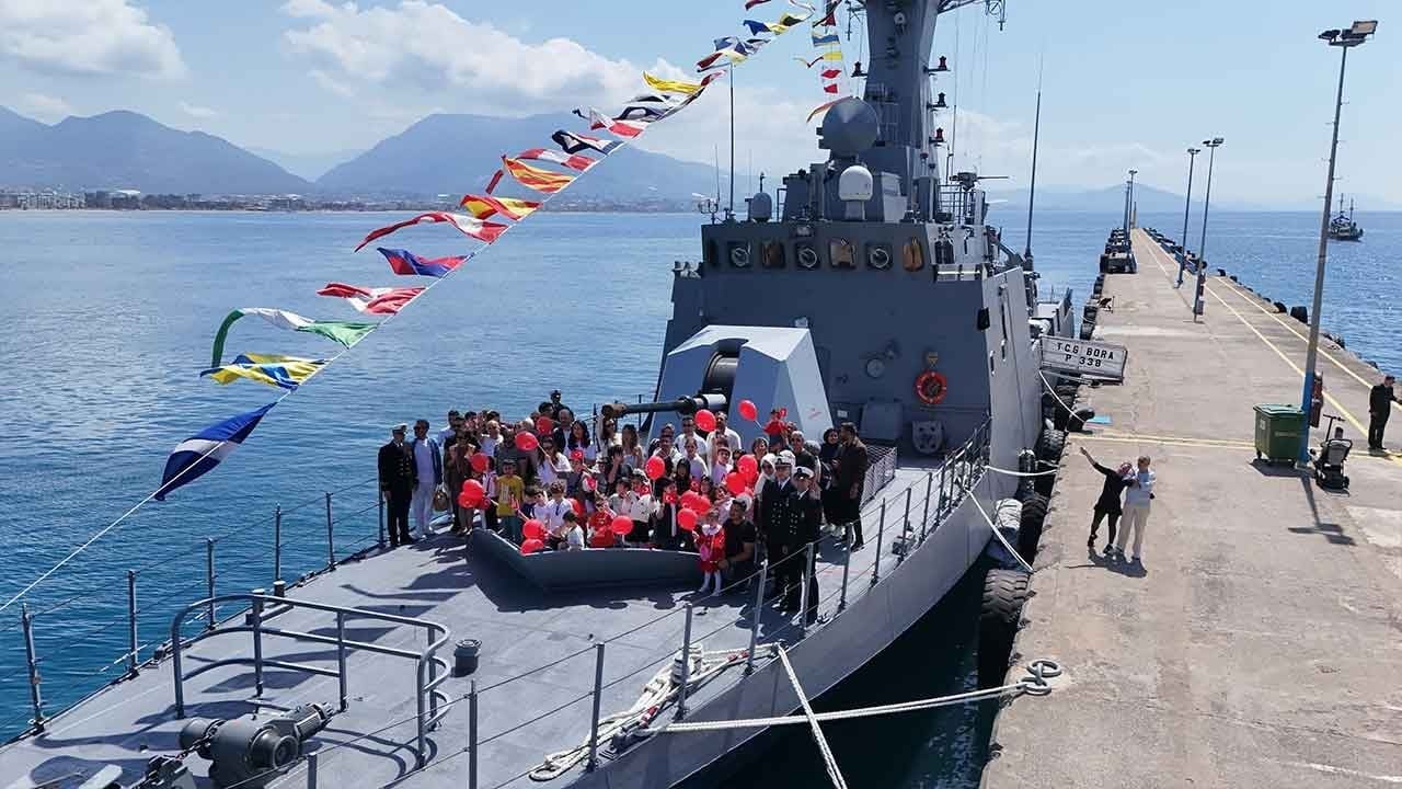 Alanya semalarında bayram coşkusu: Dev hücumbot TCG BORA kapılarını halka açtı!