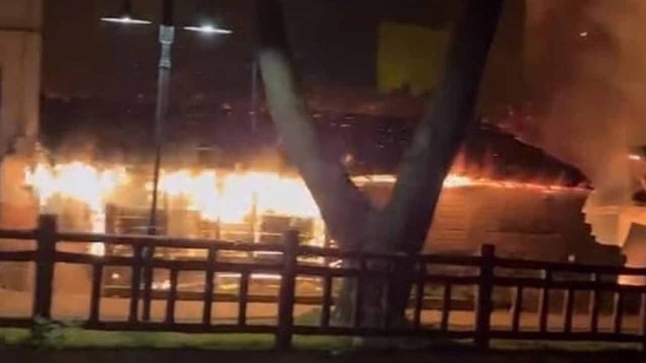 Alevler evi küle çevirdi