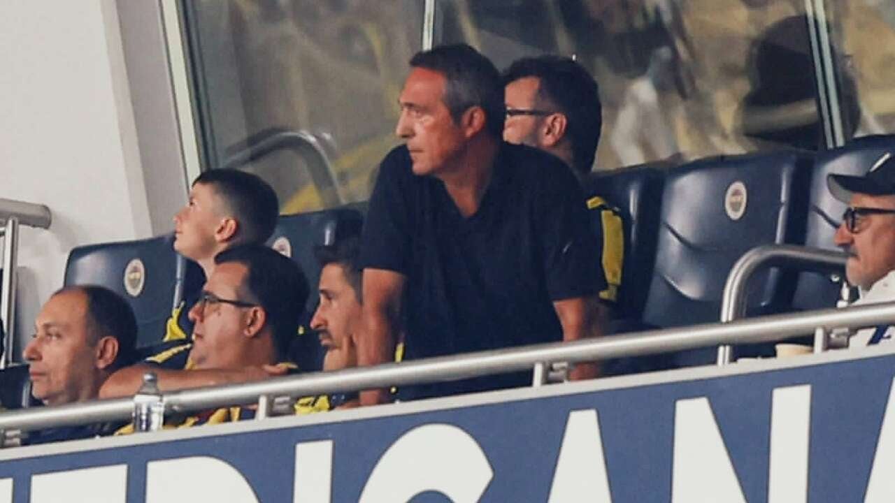 Ali Koç Fenerbahçe maçını tribünden izledi