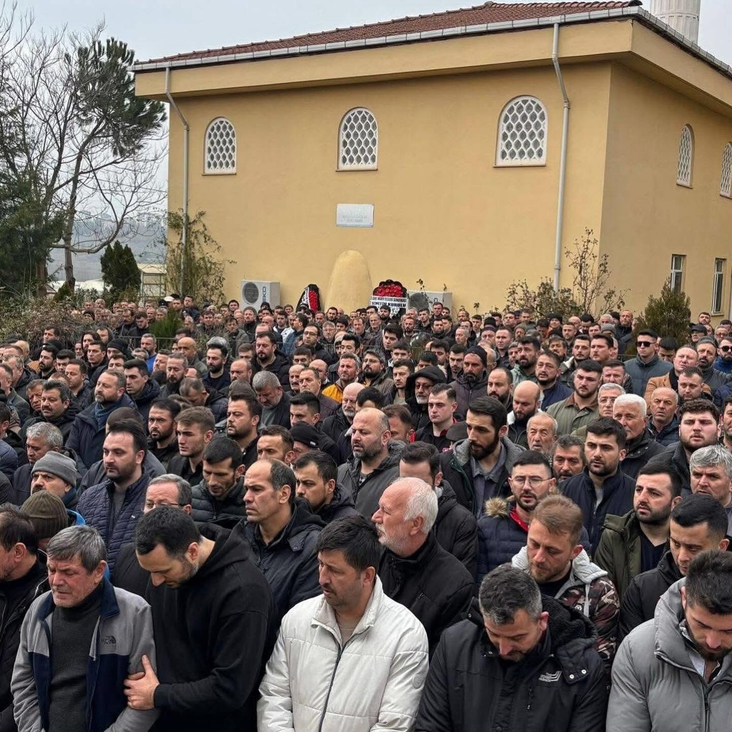 Alkollü sürücü tıra çarptı: 2 ölü, 1 yaralı