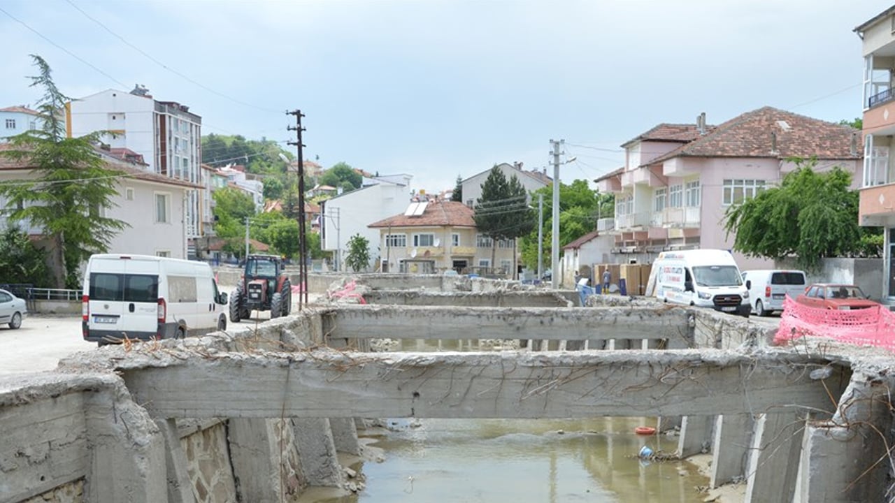 ‘Allah devletimizden razı olsun’ Sel mağduru Havza’da yaralar sarılıyor