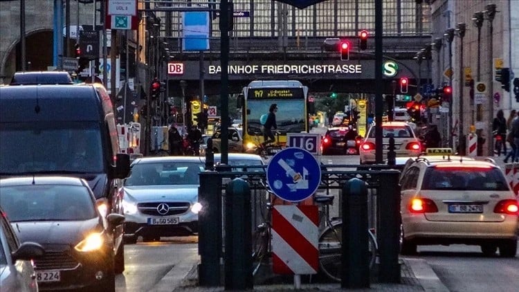 Almanya yollarında tam 54 yıllık bekleyiş! Otobanlarda 2025 kabusu: Rekor kırıldı