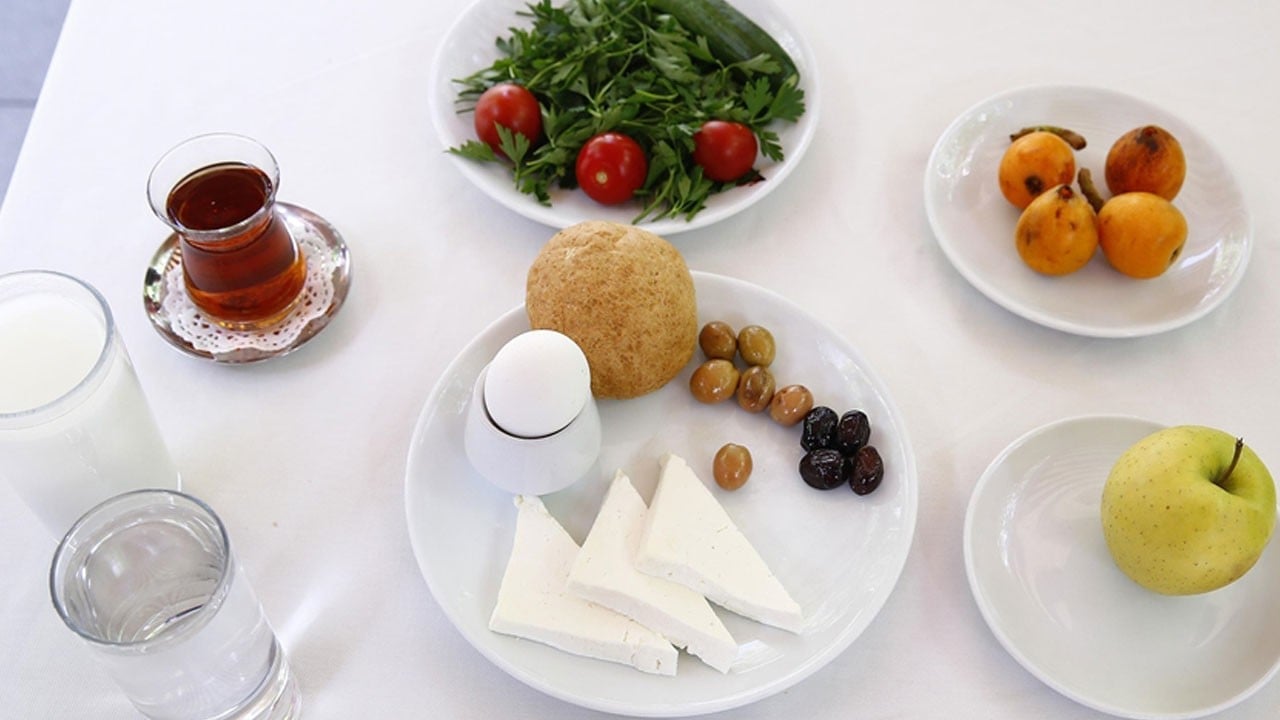 Aman dikkat edin! Bu hatalar gün boyu açlık ve halsizlik yapıyor