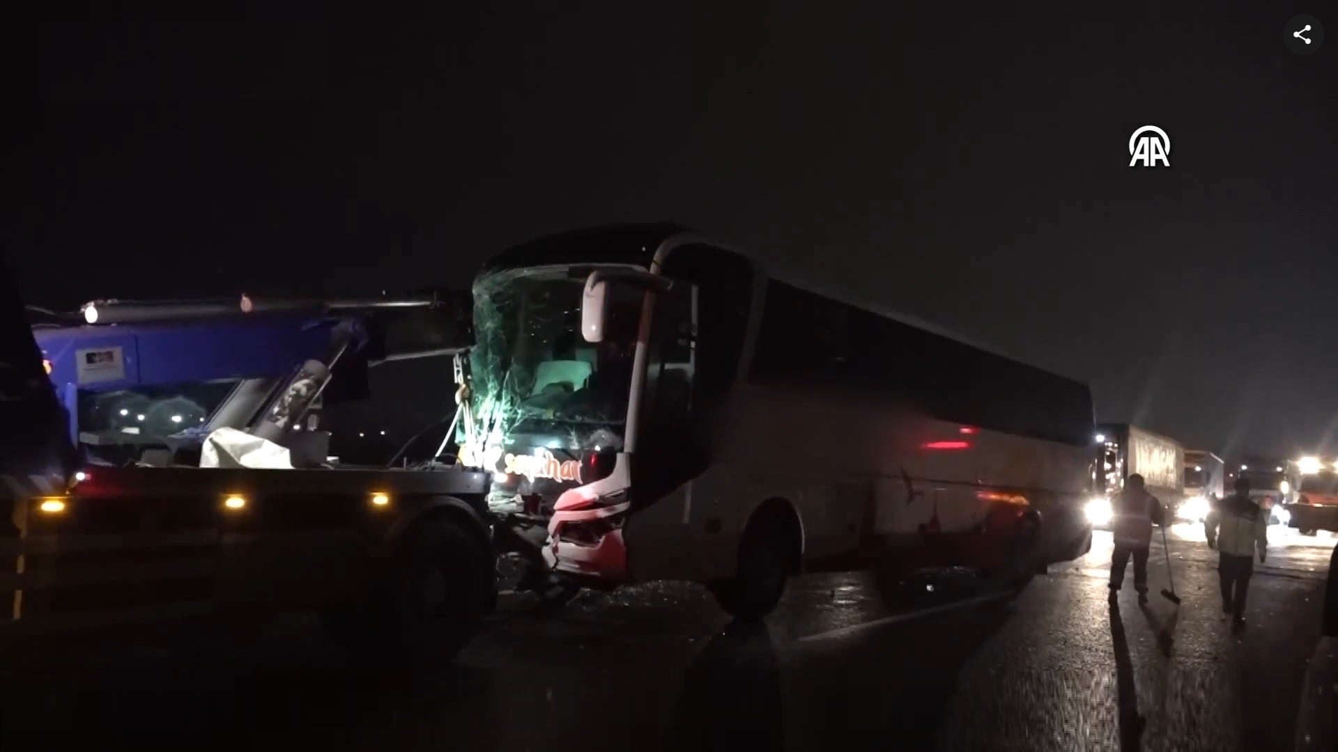 Anadolu Otoyolu'nda dev zincirleme kaza: 17 araç birbirine girdi!