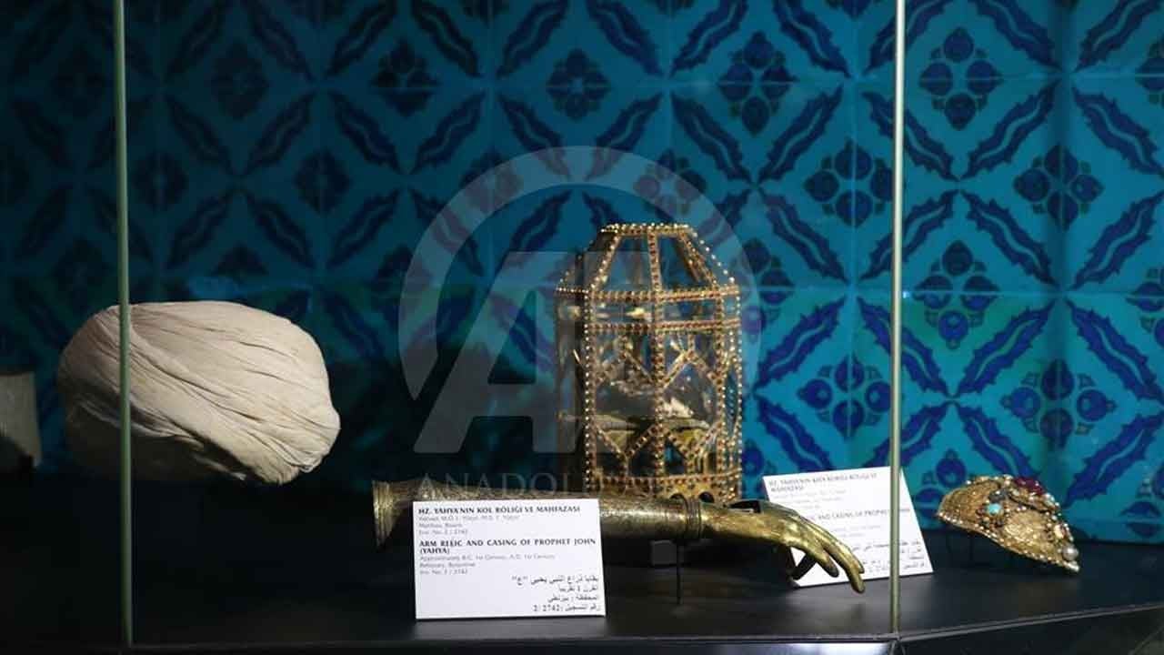 Anadolu'da mukaddes emanetler seli! 6 ilde 1,5 milyonu aşkın vatandaş manevi huzurda buluştu!