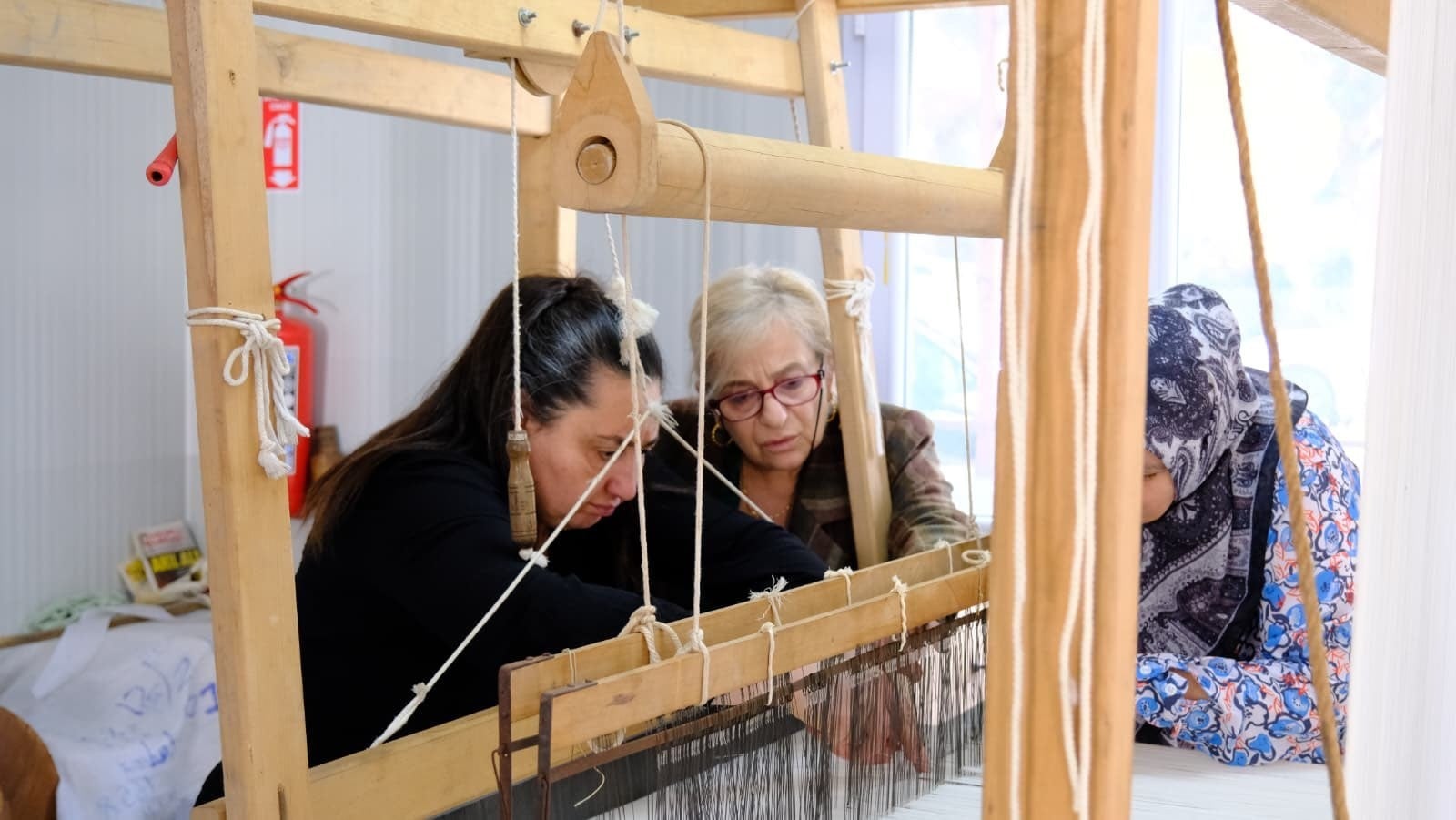 Antakya’da ipek el dokumacılığı geleneği kursiyerlerin tezgahında yaşıyor