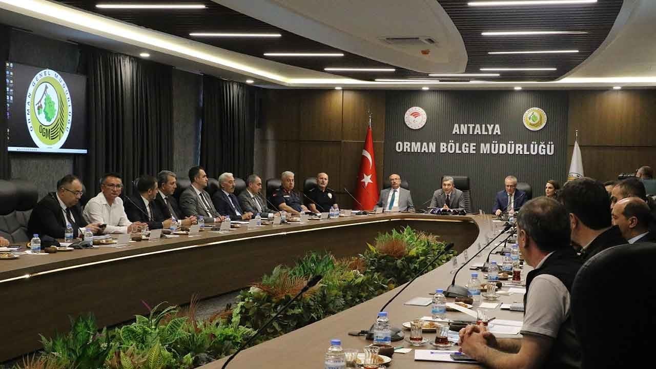 Antalya’da ormanlar İHA ile izlenecek! Vali Hulusi Şahin yangınlara karşı "sıfır tolerans" dedi!