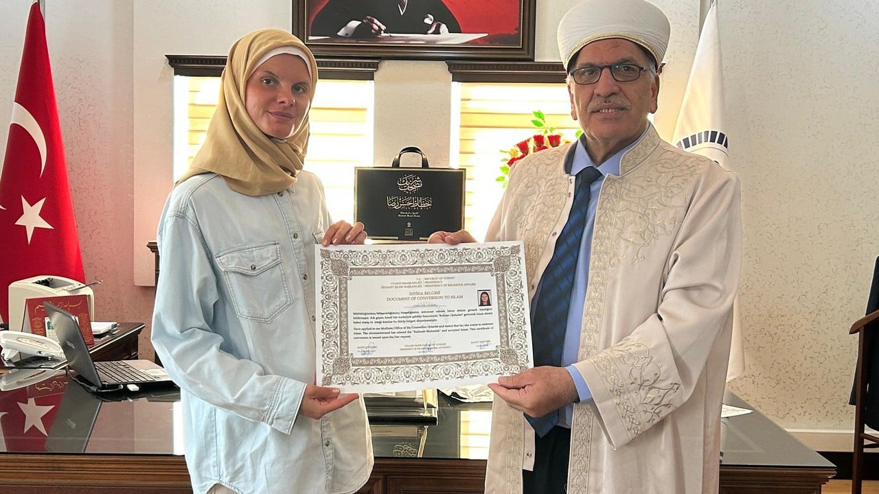  Kelime-i Şehadet getirerek Polonyalı gazeteci Müslüman oldu: 'Helal olsun' dedirten anlar!