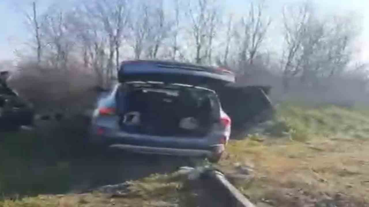Araçtan kaçak göçmen çıktı İnsan taciri durmadı kaçtı polis kovaladı