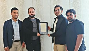 Arakanlı öğrencilerden akit’e ziyaret