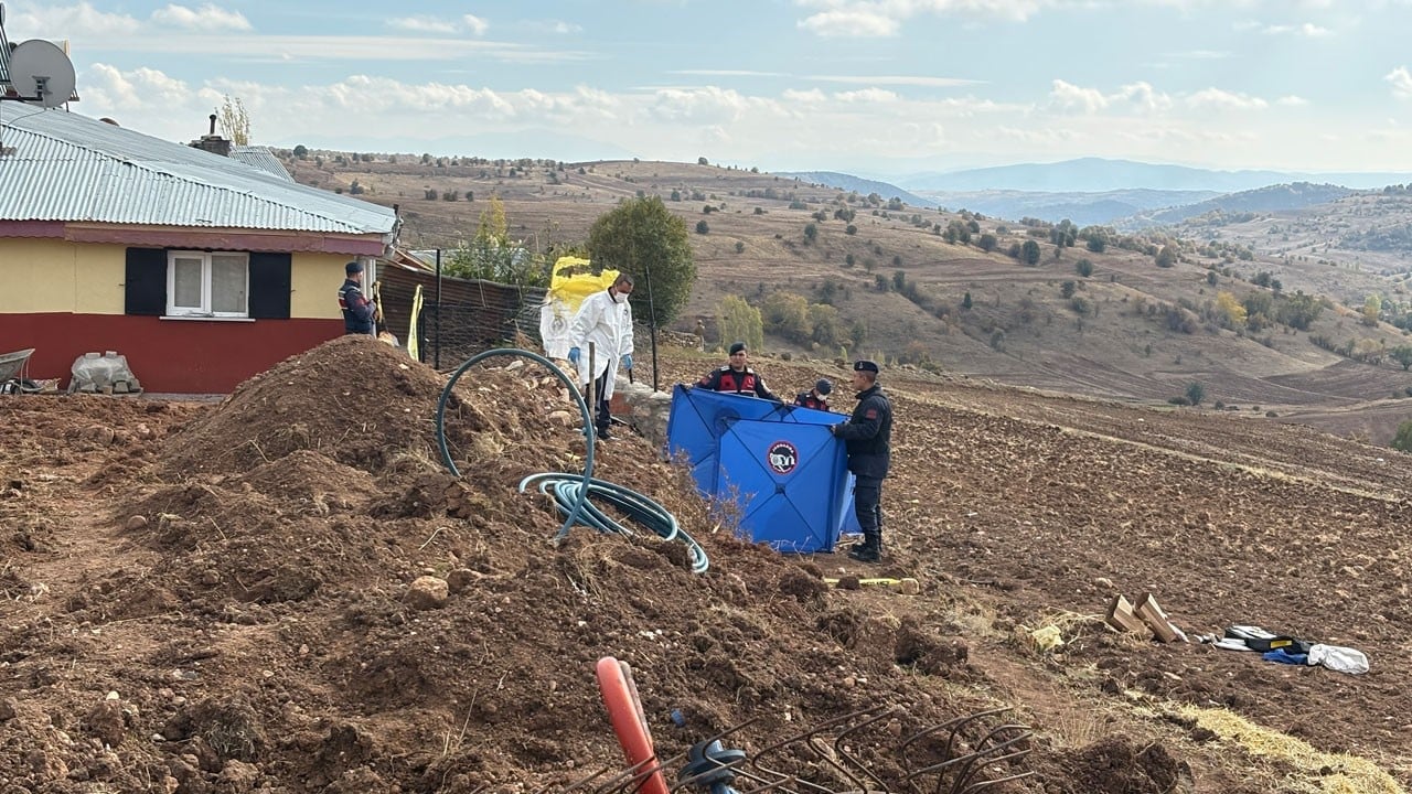 Arazi kavgası kanlı bitti! Komşusunu tabancayla vurdu